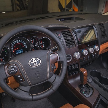 Перетяжка салона Toyota Tundra